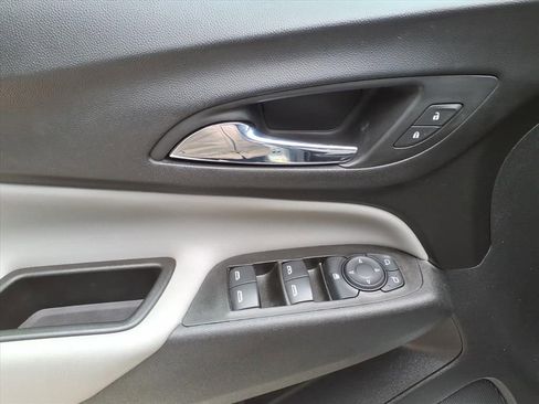 Used 2021 Chevrolet Equinox LS w/ LS Convenience Package image 11