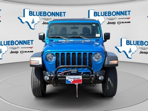 Used 2022 Jeep Gladiator Sport w/ Trailer Tow Package AWD/4WD image 2