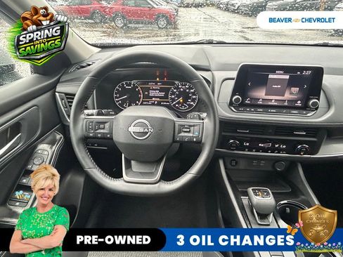 Used 2025 Nissan Rogue SV image 16