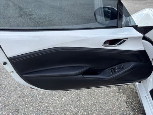Used 2021 MAZDA MX-5 Miata RF Grand Touring RWD image 18