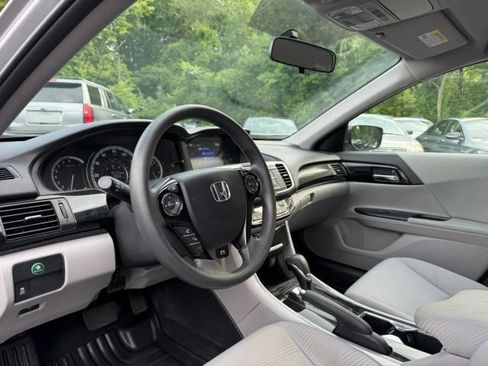 Used 2017 Honda Accord LX image 10