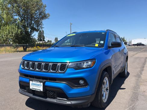 Used 2024 Jeep Compass Latitude AWD/4WD image 4