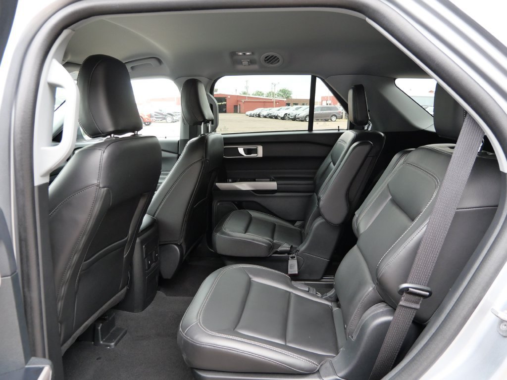 Certified 2023 Ford Explorer XLT w/ Equipment Group 202A AWD/4WD image 13