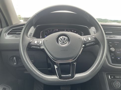 Used 2020 Volkswagen Tiguan SEL AWD/4WD image 18