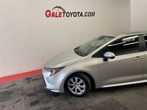 Used 2023 Toyota Corolla LE image 3