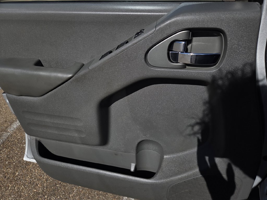 Used 2018 Nissan Frontier SV RWD image 18