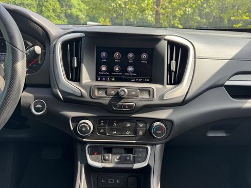 Used 2024 GMC Terrain SLE FWD image 17