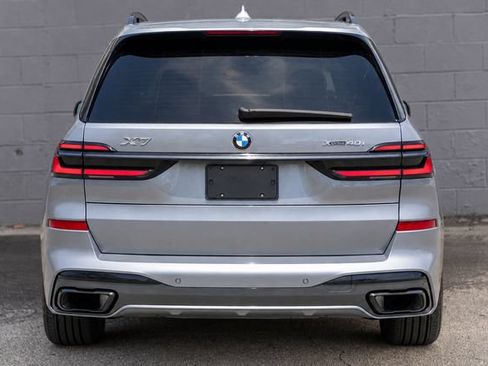 Used 2025 BMW X7 xDrive40i w/ M Sport Package AWD/4WD image 8