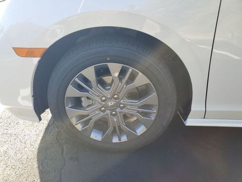 New 2026 Honda Odyssey Touring image 17