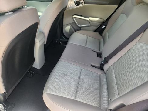Used 2025 Kia Soul LX w/ LX Technology Package FWD image 29