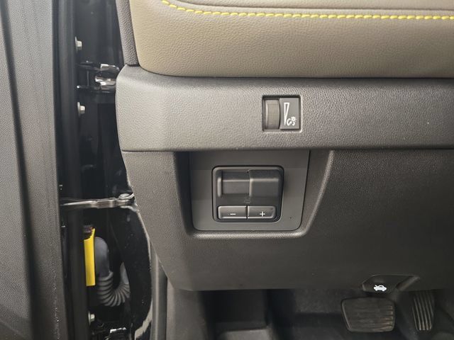 Used 2024 Chevrolet Colorado ZR2 w/ ZR2 Convenience Package III AWD/4WD image 37