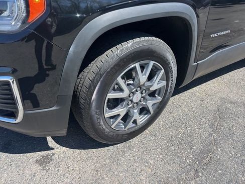 Used 2023 GMC Acadia SLT image 3