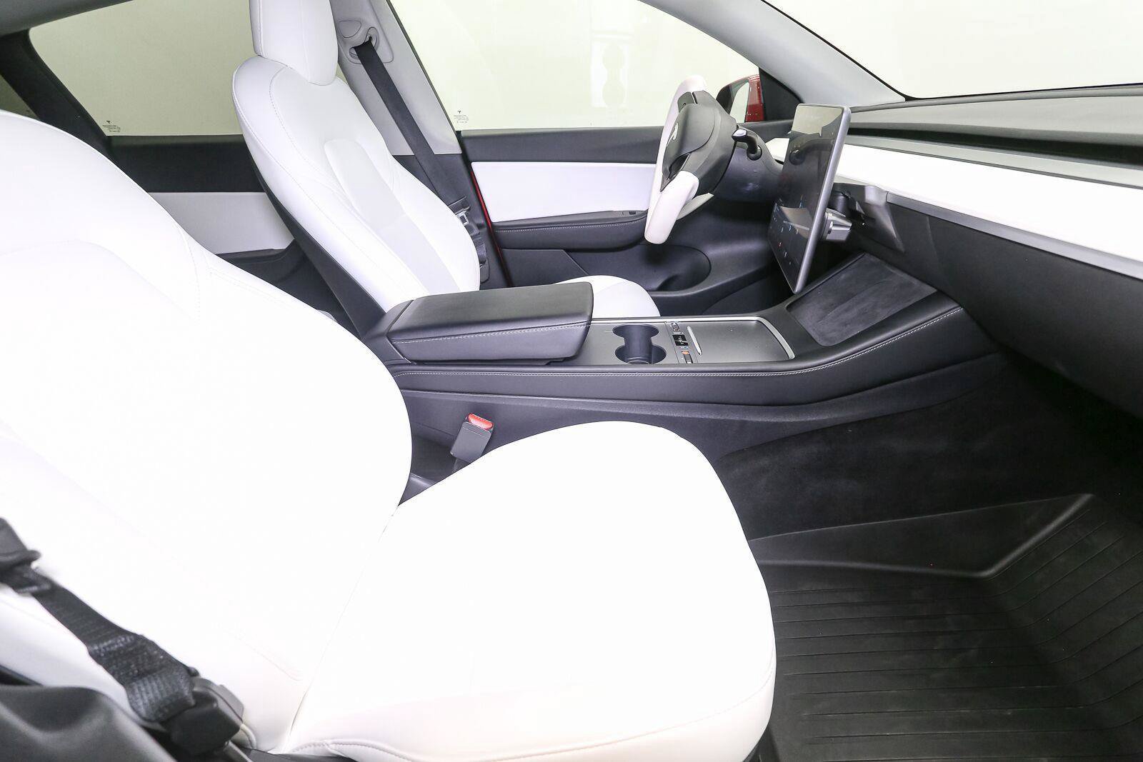 Used 2021 Tesla Model Y Performance AWD/4WD image 16