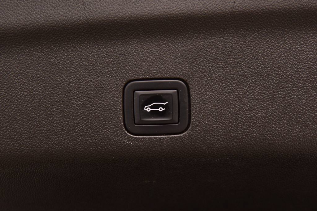 Used 2022 GMC Yukon SLT w/ SLT Luxury Package AWD/4WD image 28
