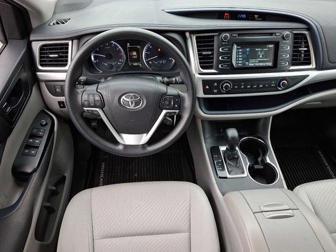 Used 2018 Toyota Highlander LE image 13