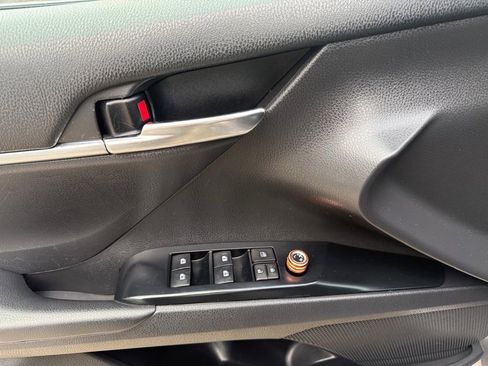 Used 2019 Toyota Camry SE w/ 4 Season Floor Mat Package FWD image 13