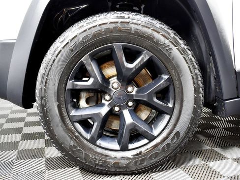 Used 2017 Jeep Cherokee Trailhawk w/ Comfort/Convenience Group image 60