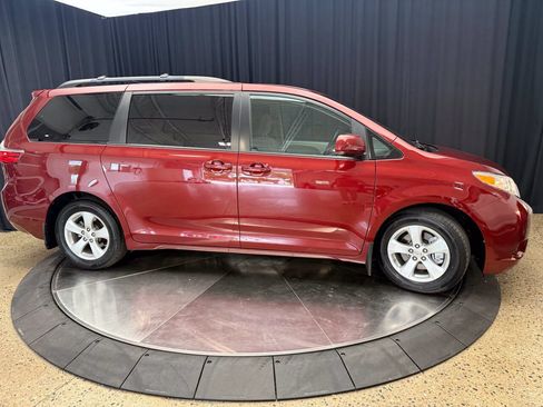 Used 2015 Toyota Sienna LE FWD image 9