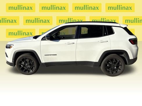 Used 2025 Jeep Compass Latitude w/ Altitude Special Edition image 10