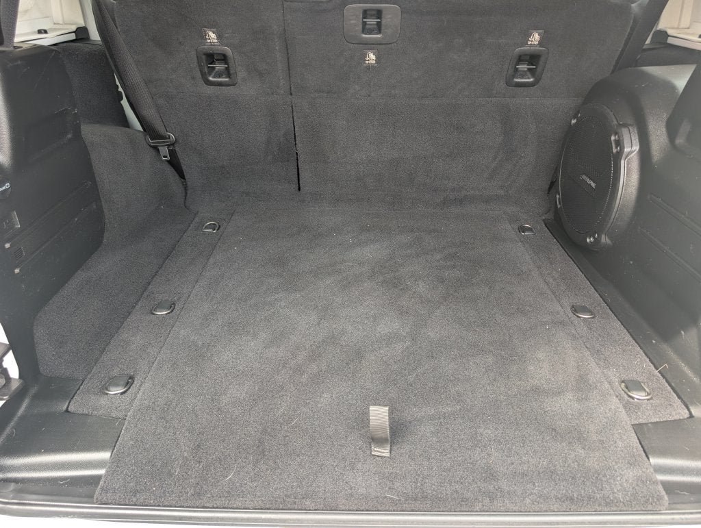 Used 2018 Jeep Wrangler Unlimited Sahara AWD/4WD image 30