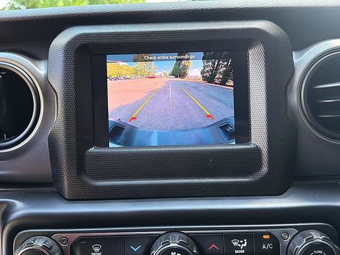 Used 2023 Jeep Gladiator Sport AWD/4WD image 14