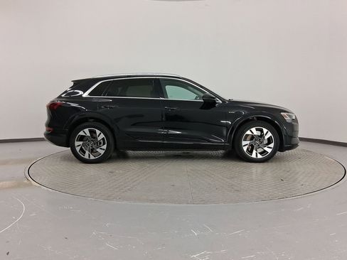 Used 2022 Audi e-tron Premium Plus image 8