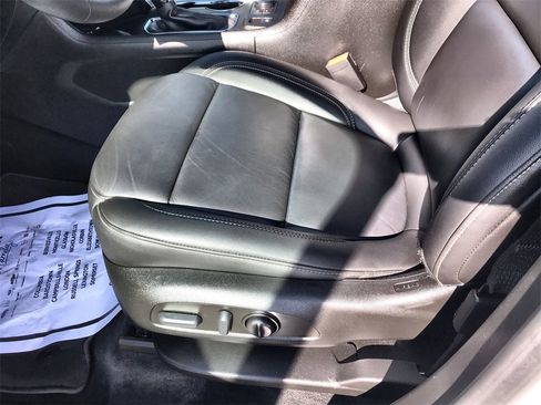 Used 2023 Chevrolet Traverse LT image 12