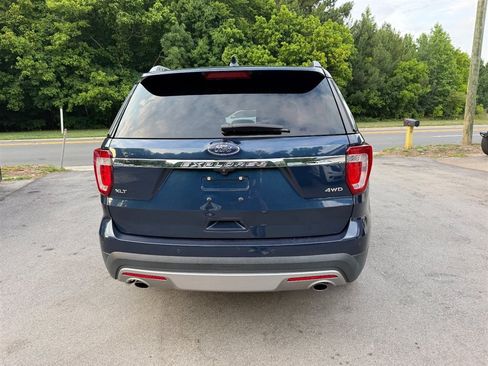 Used 2017 Ford Explorer XLT w/ Equipment Group 201A AWD/4WD image 4