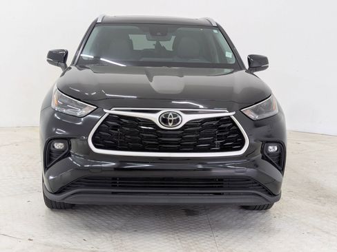 Used 2024 Toyota Highlander XLE image 6