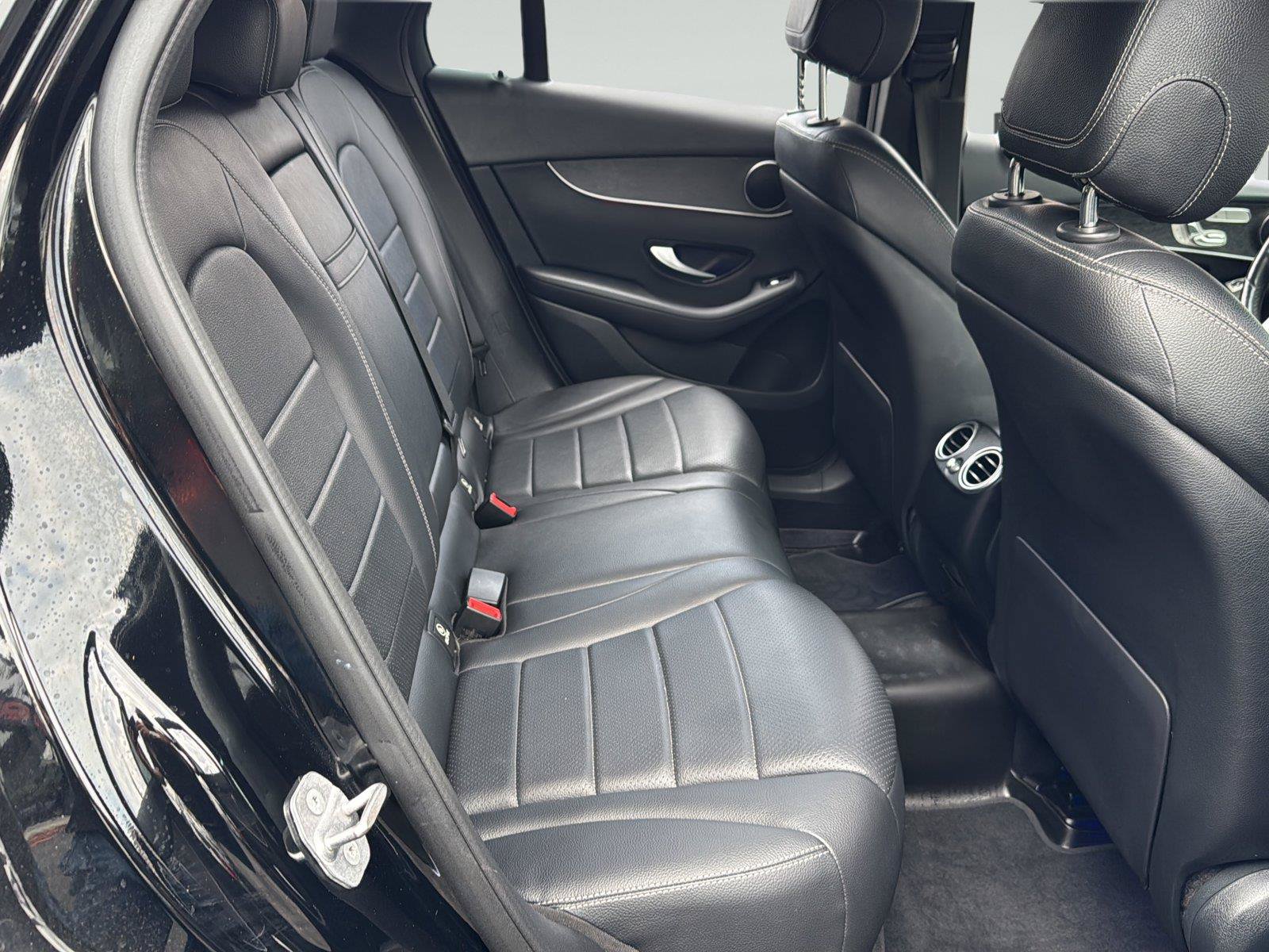 Used 2021 Mercedes-Benz GLC 300 4MATIC image 26