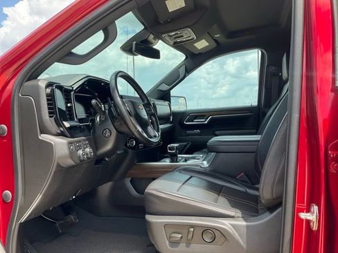 Used 2023 Chevrolet Silverado 1500 High Country w/ Z71 Off-Road Package AWD/4WD image 3