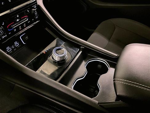 Used 2025 Jeep Grand Cherokee Laredo X w/ Luxury Tech Group I AWD/4WD image 16