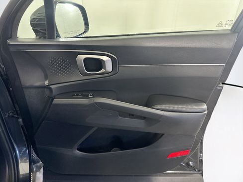 Used 2024 Kia Sorento S image 33