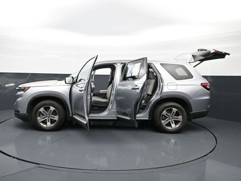 Used 2025 Honda Pilot EX-L image 47