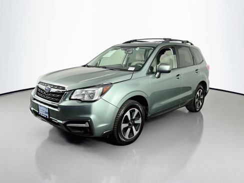 Used 2017 Subaru Forester 2.5i Premium AWD/4WD image 3