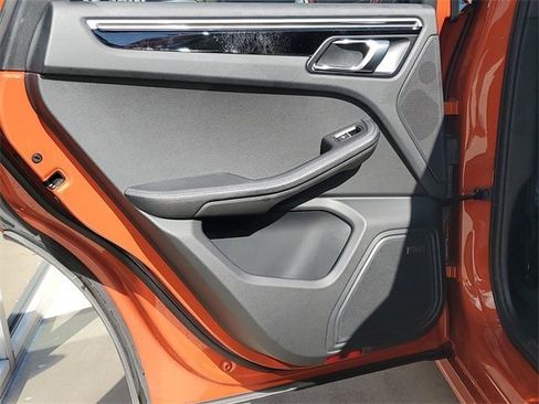 Used 2022 Porsche Macan image 36