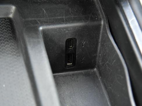 Used 2024 GMC Acadia Elevation image 32