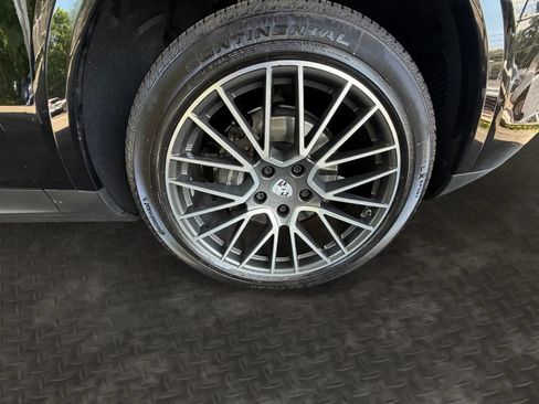 Used 2019 Porsche Cayenne AWD/4WD image 40