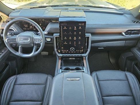 Used 2025 GMC Yukon XL Denali image 4