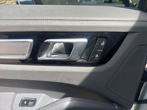 Used 2023 Porsche Cayenne Platinum Edition AWD/4WD image 32