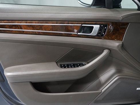 Used 2018 Porsche Panamera image 29