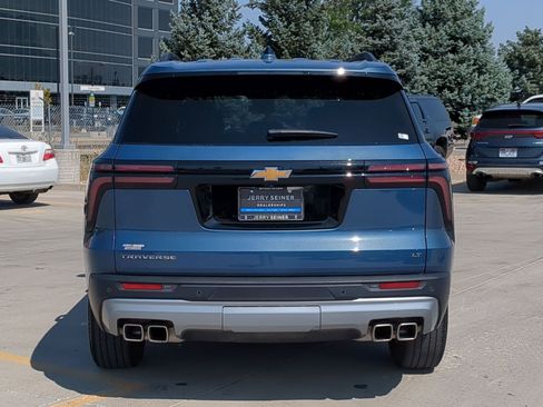 Used 2024 Chevrolet Traverse LT w/ Trailering Package FWD image 5