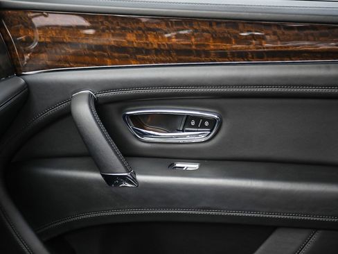 Used 2019 Bentley Bentayga image 21