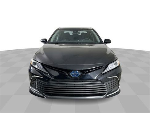 Used 2022 Toyota Camry XLE image 3