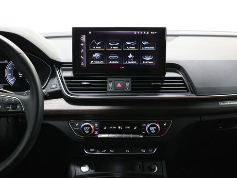 Certified 2024 Audi Q5 e Premium w/ Convenience Package AWD/4WD image 19