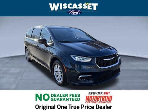 Used 2024 Chrysler Pacifica Touring-L image 25