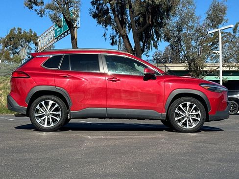 Used 2024 Toyota Corolla Cross XLE image 6