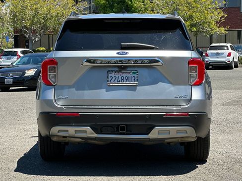 Certified 2023 Ford Explorer XLT w/ Equipment Group 202A AWD/4WD image 4