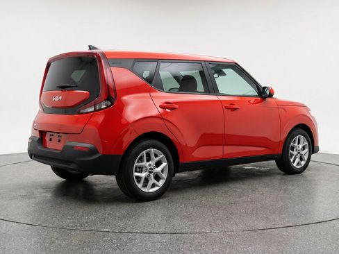 Used 2025 Kia Soul LX w/ LX Technology Package FWD image 9
