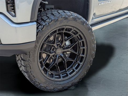 New 2025 GMC Sierra 1500 Denali w/ Denali Reserve Package image 2